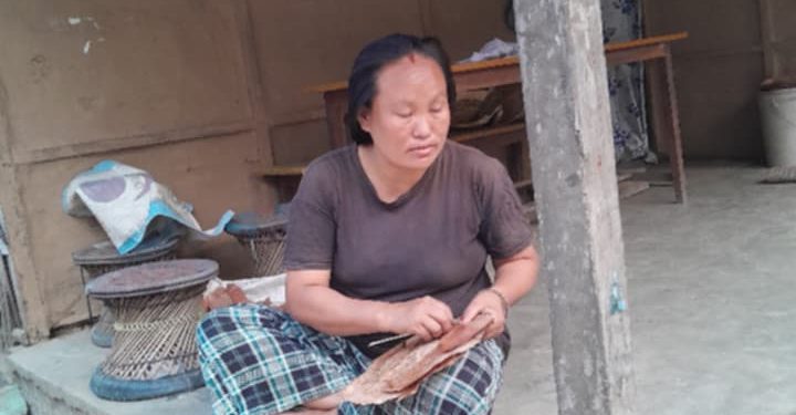 टपरा गांसेर घर खर्च टार्दै कुमिटारका महिलाहरु